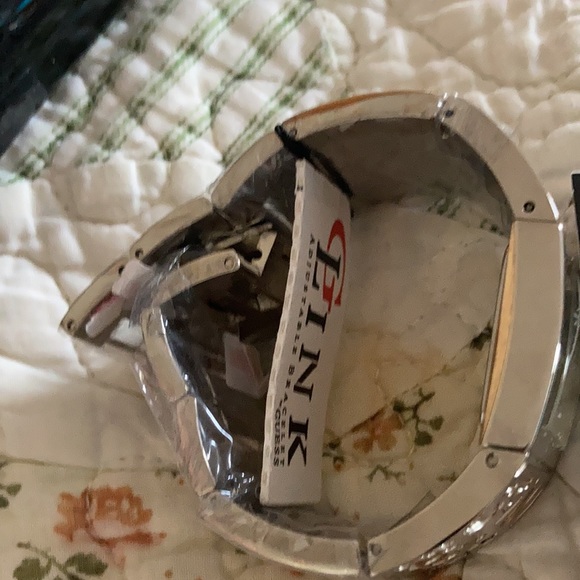 NWT (need battery) GUESS watches- silver main image 12